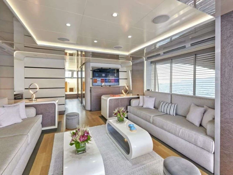 Azimut LA FENICE in Corfu on SamBoat