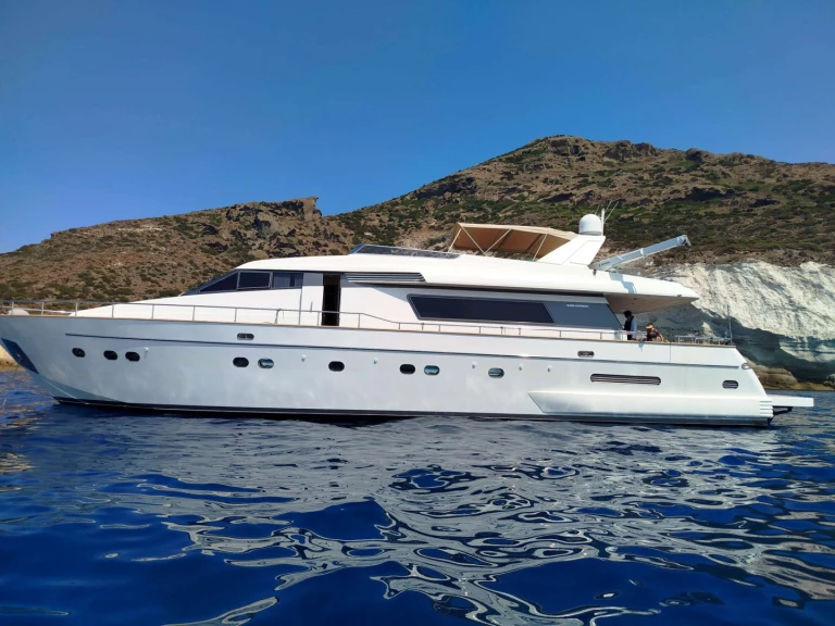 Luxury Yacht for rent Athens at the best price