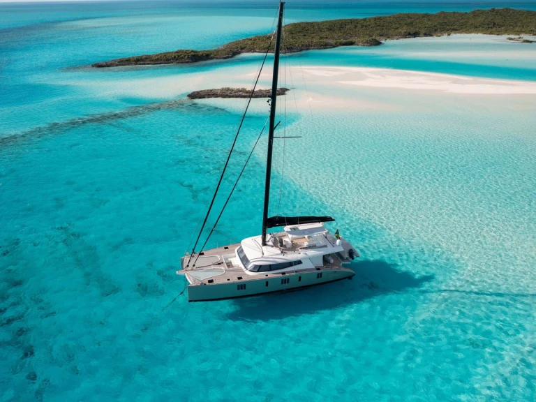 Yacht charter Bahamas cheap INDABLUE