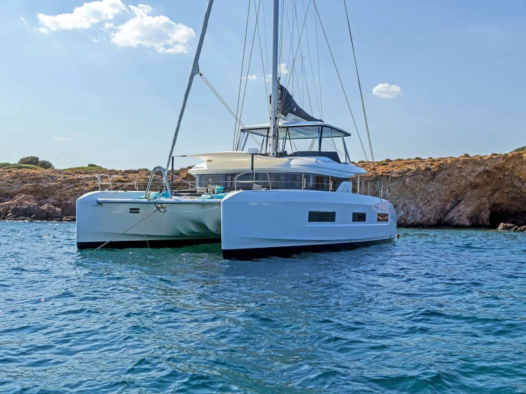 Bareboat Rental Luxury Yacht Lagoon with a boat licence
