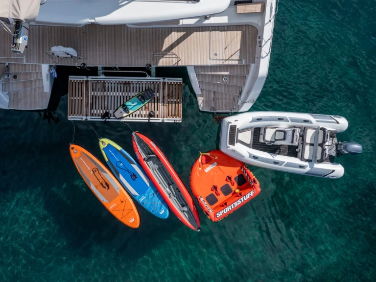 Luxury Yacht for rent Lávrio at the best price
