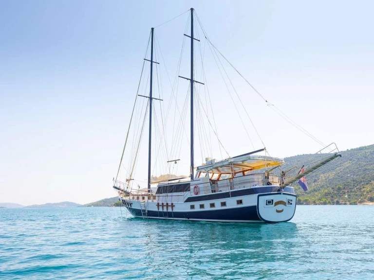 Luxury Yacht for rent Trogir at the best price