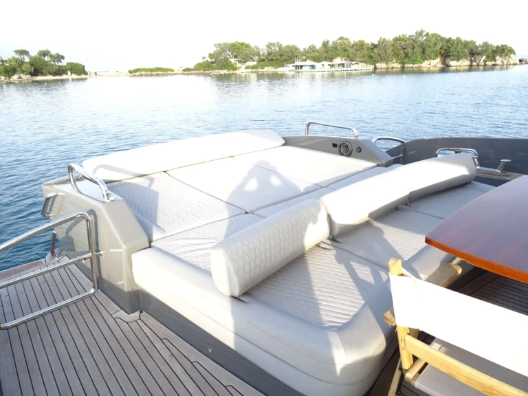 Azimut SUPER TOY in Corfu on SamBoat
