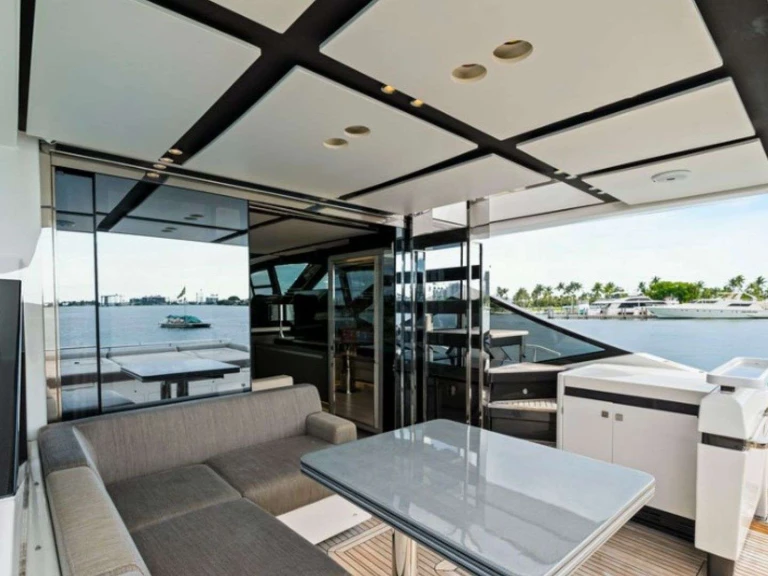 Luxury Yacht for rent Miami at the best price