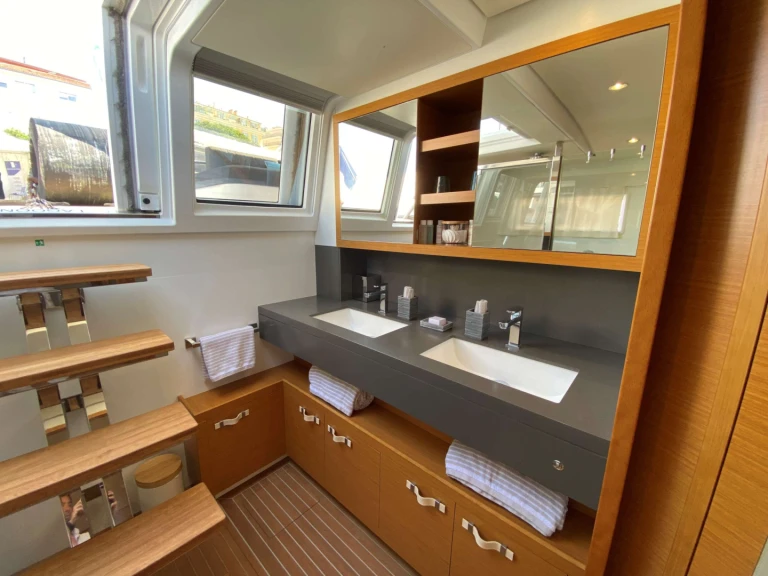Luxury Yacht rental with or without captain Lagoon Toulon
