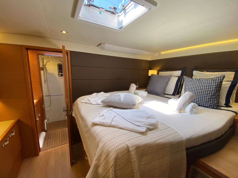 Luxury Yacht for rent Toulon at the best price
