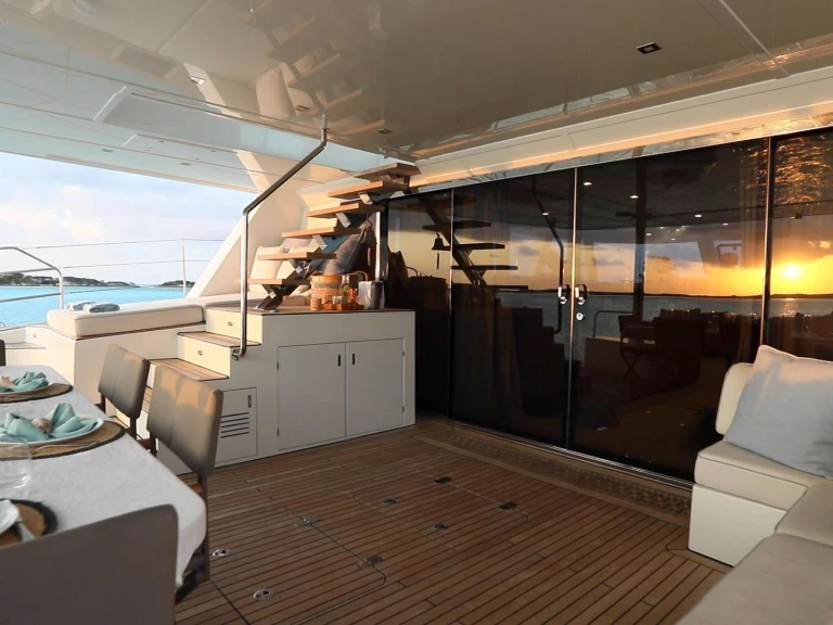Luxury Yacht rental in Bahamas - Sunreef INDABLUE
