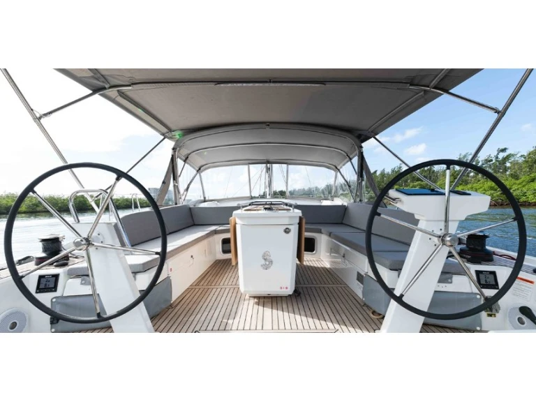 Rent a Bénéteau Oceanis 51.1 Nikiána
