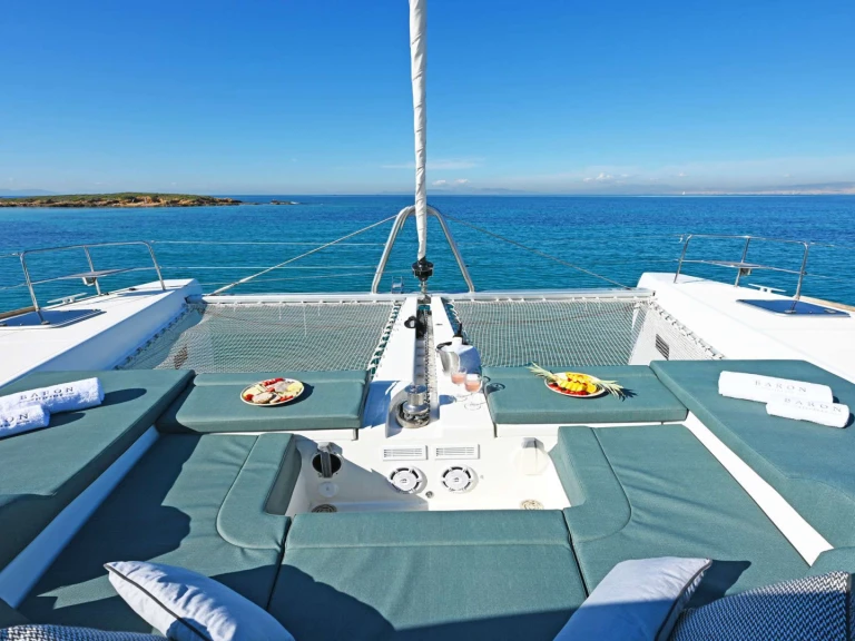 Lagoon BARON in Athens on SamBoat