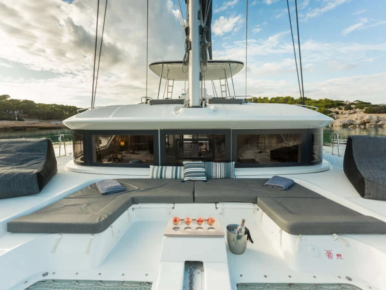 Bareboat Rental Luxury Yacht Lagoon with a boat licence