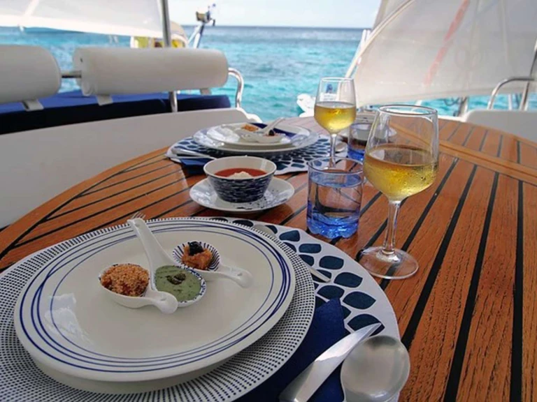 Rent a PRIVILEGE ALLIAURA MARINE GROUP ISOLABLUE Caribbean