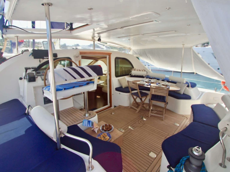 Luxury Yacht rental in Caribbean - PRIVILEGE ALLIAURA MARINE GROUP ISOLABLUE