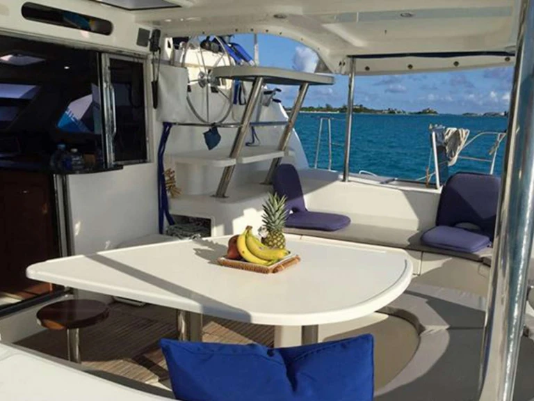 Luxury Yacht rental with or without captain Leopard Bahamas