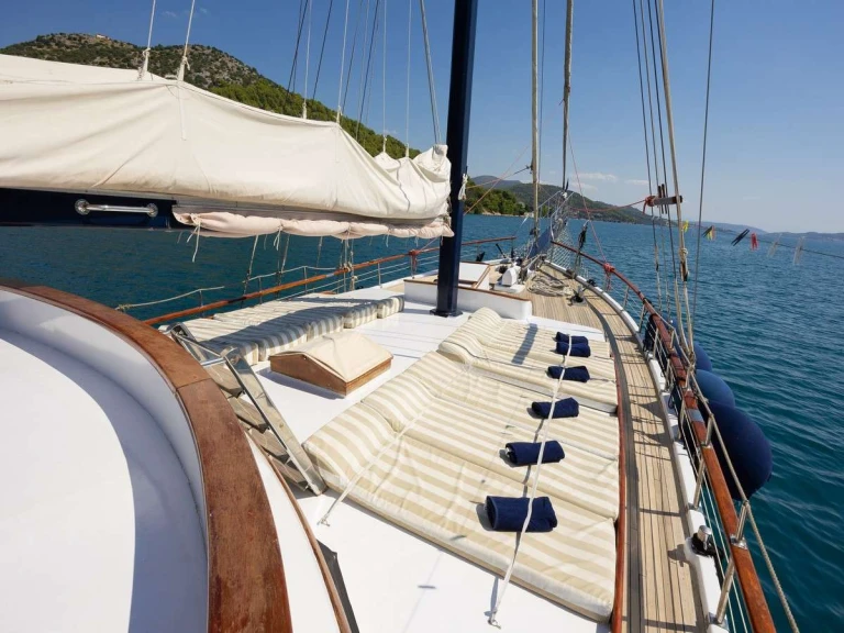 Luxury Yacht for rent Trogir at the best price