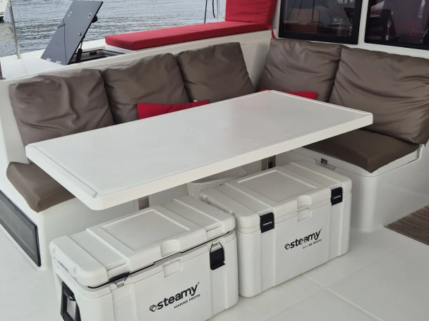 Catamaran rental in Villefranche-sur-Mer - Fountaine Pajot Lucia 40