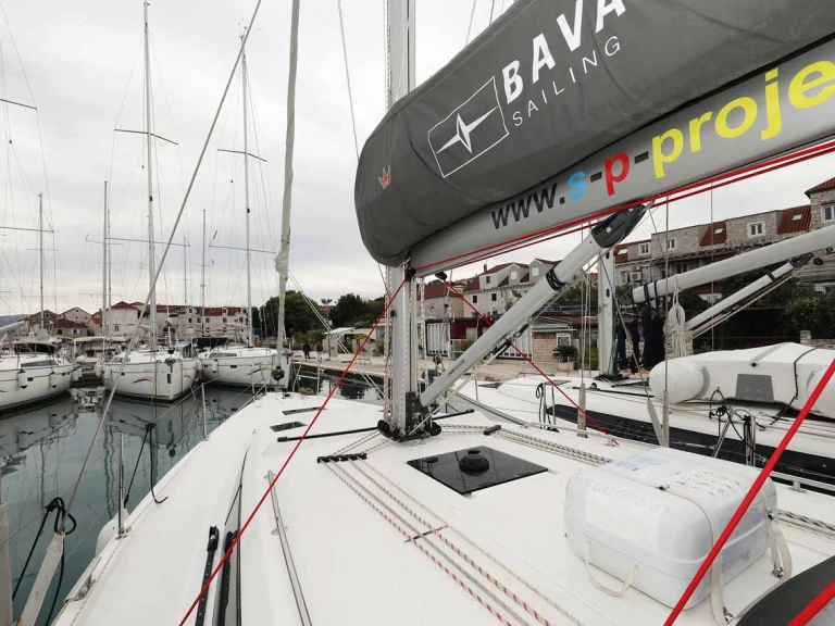 Boat rental Bavaria Bavaria C42 in Zadar on Samboat