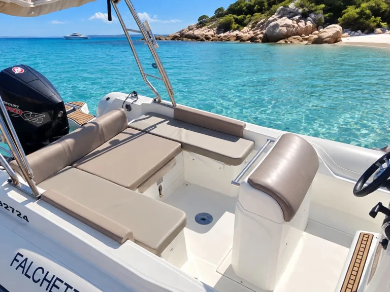 RIB rental in Gapeau - Grand Boats Golden Line G650LF