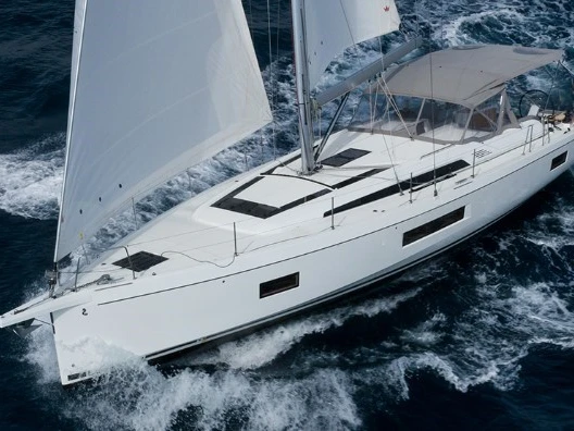 Boat rental Bénéteau Oceanis 51.1 in Nikiána on Samboat