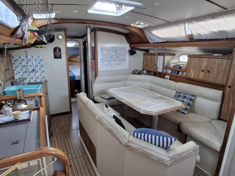 Jeanneau Sun Odyssey 42.2 in Le Marin on SamBoat