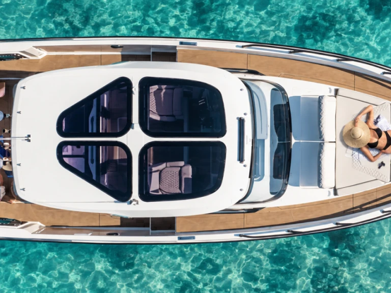 Motorboat for rent Saint-Laurent-du-Var at the best price