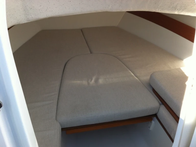 Motorboat rental with or without captain Jeanneau Nice