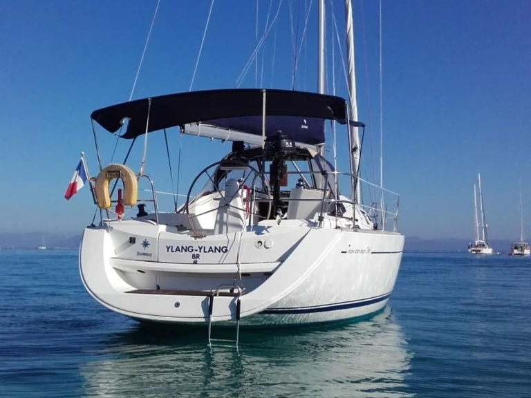 Rent a Jeanneau Sun Odyssey 36i Saint-Mandrier-sur-Mer