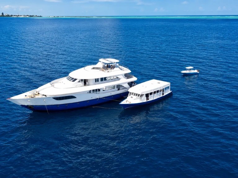 Bareboat Rental Luxury Yacht Honors Legacy with a boat licence