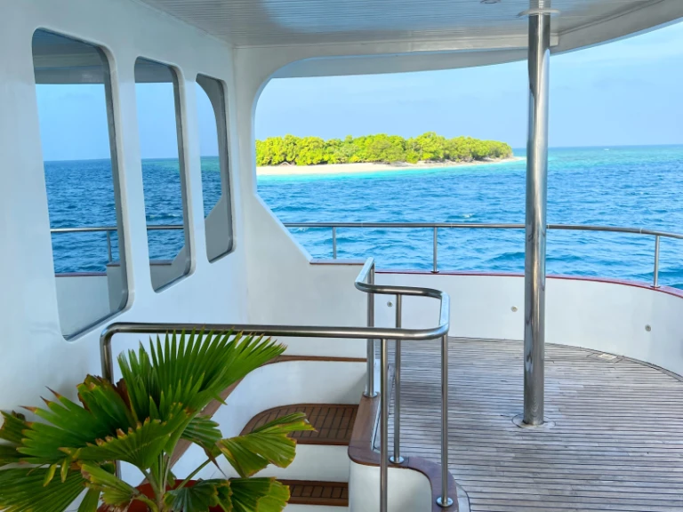 Yacht charter Male cheap Custom made