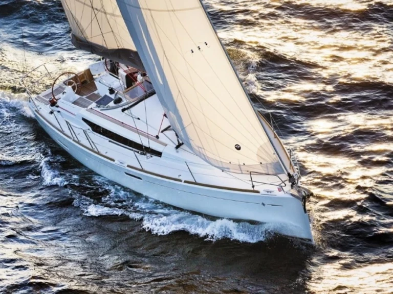 Jeanneau Sun Odyssey 389 (2019)  Jeanneau Sun Odyssey 389 (2019)  in Marseille on SamBoat