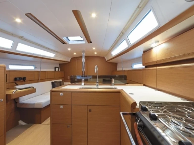 Yacht charter Marseille cheap Jeanneau Sun Odyssey 389 (2019) 