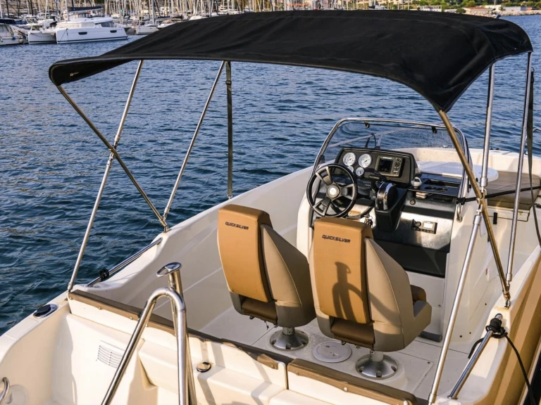Yacht charter Marseille cheap Activ 555 Open