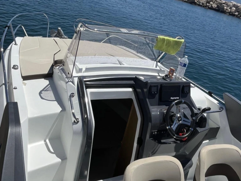 Bénéteau Flyer 7.7 SUNdeck charter bareboat or captained in  Marseille