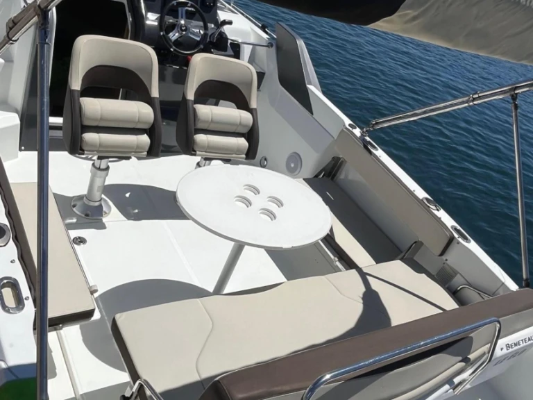 Rent a Bénéteau Flyer 7.7 SUNdeck Marseille