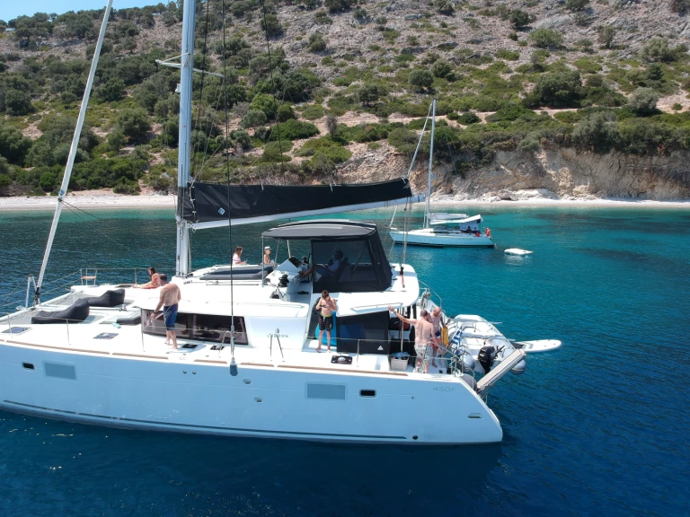 Catamaran rental in Lefkáda - Lagoon Lagoon 450 F