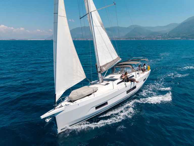 Sailboat rental in Olbia - Dufour Dufour 470
