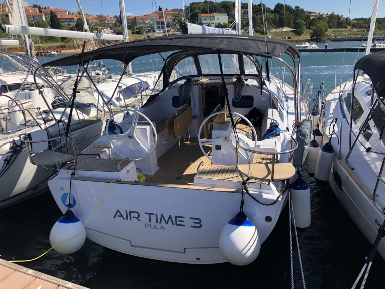 Boat rental Elan Impression 45.1 in Punat on Samboat