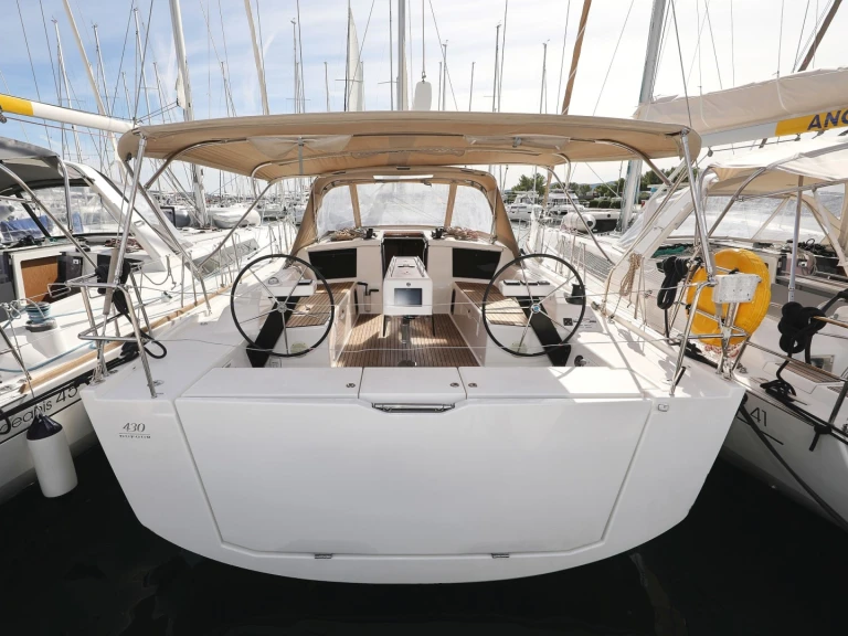 Bareboat Rental Sailboat Dufour with a boat licence