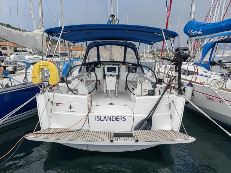 Jeanneau Sun Odyssey 389 in Punat on SamBoat
