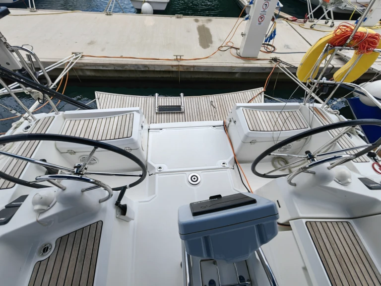 Sailboat rental with or without captain Jeanneau Punat