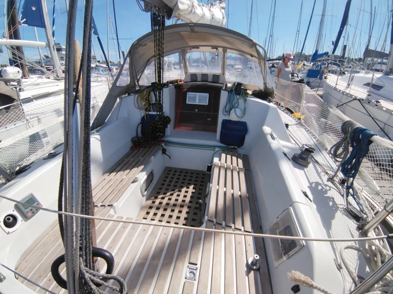 Sailboat rental in La Rochelle - Kirie Feeling 326