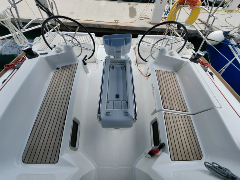 Bareboat Rental Sailboat Jeanneau with a boat licence