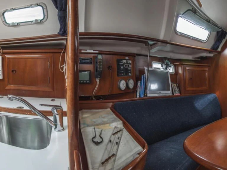 Bénéteau Beneteau 331 Master charter bareboat or captained in  Gouvia