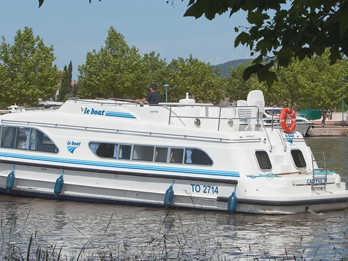 Motorboat rental with or without captain Le Boat Trèbes
