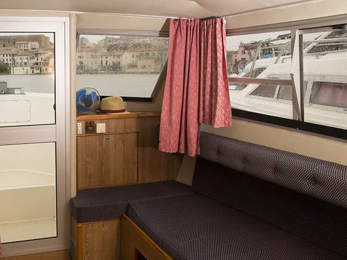 Le Boat Cirrus A charter bareboat or captained in  Decize