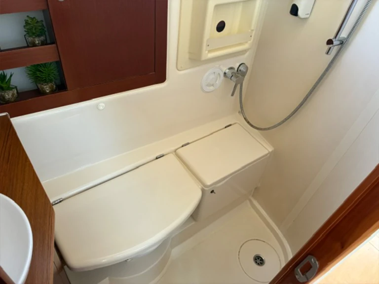 Rent a Hanse Hanse 385 Lávrio
