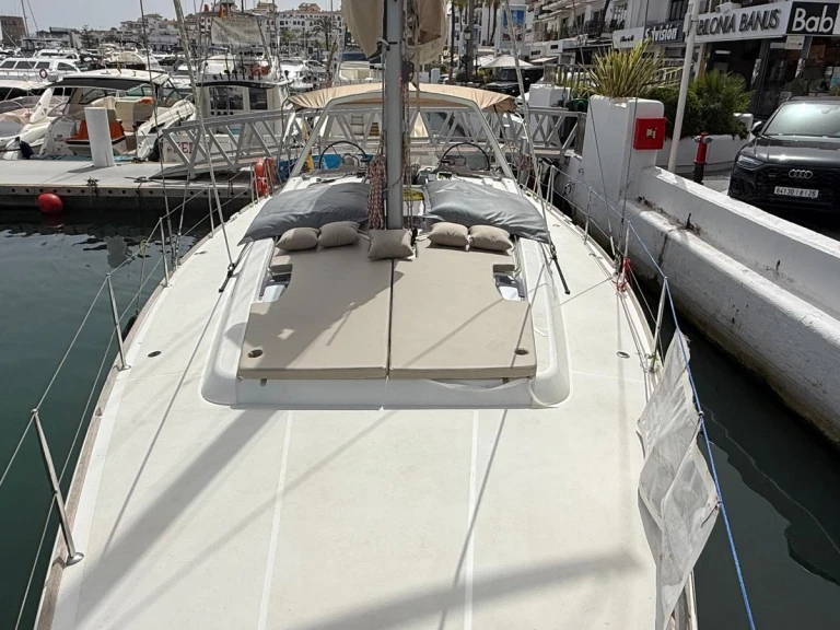 Bénéteau Oceanis 48 in Puerto Banús on SamBoat