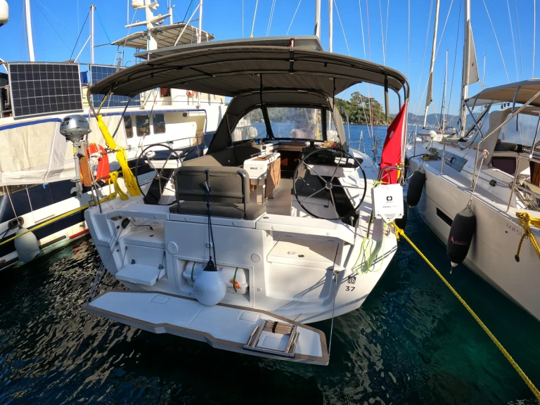 Yacht charter Adaköy cheap Dufour 37