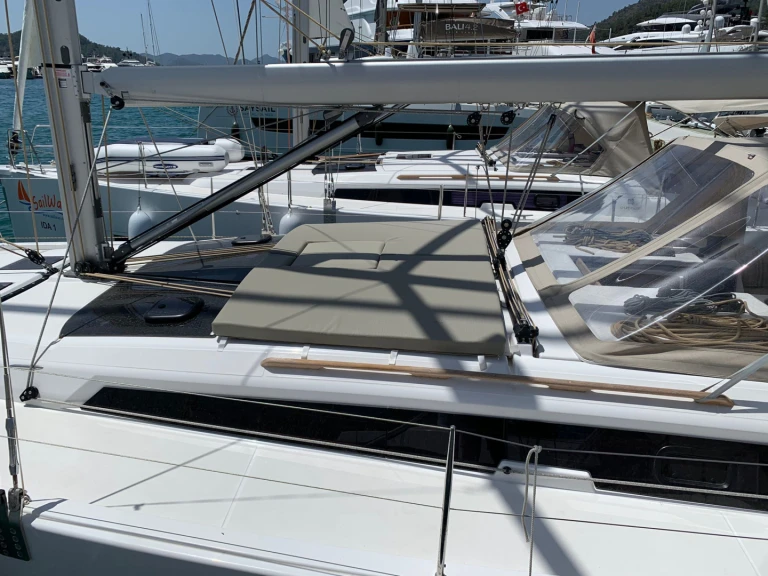 Dufour Dufour 430 Grand Large in Göcek on SamBoat