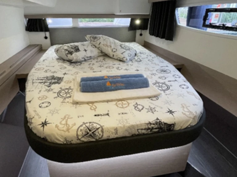 Catamaran rental in Adaköy - Fountaine Pajot Isla 40