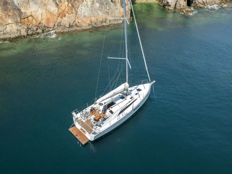 Yacht charter Adaköy cheap Oceanis 37.1